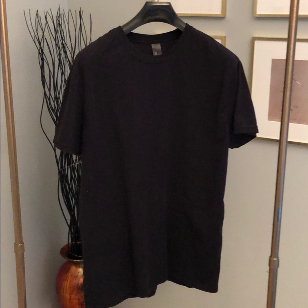 Black Hanes T-shirt